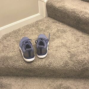 It is a women shoe that I am offering for a low price.